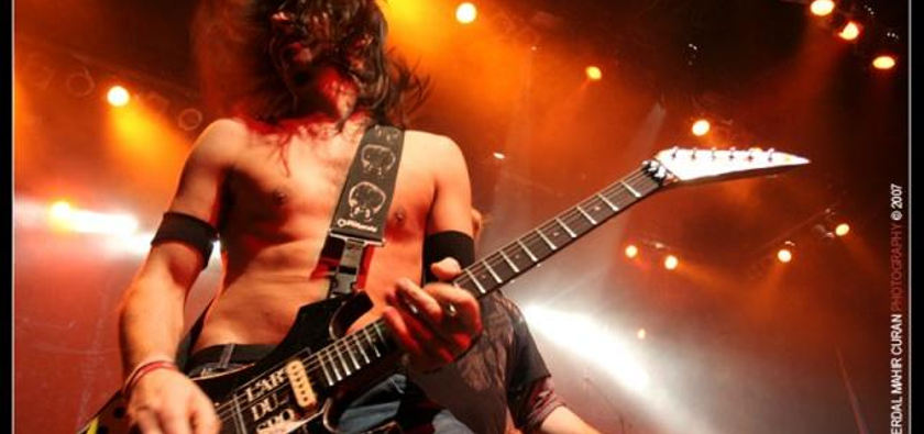 Metin Türkcan, yeni grubu için bas gitarist ve davulcu arıyor…